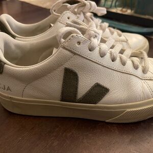 Veja Campos  Gray size 5.